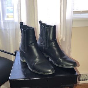 Black Forever 21 booties